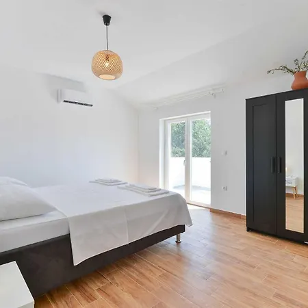 Natura With Pool, Zadar County Villa